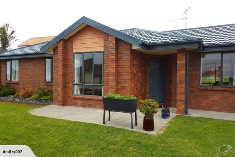 Photo of property in 11 Meharg Place, Fairview Heights, Auckland, 0632