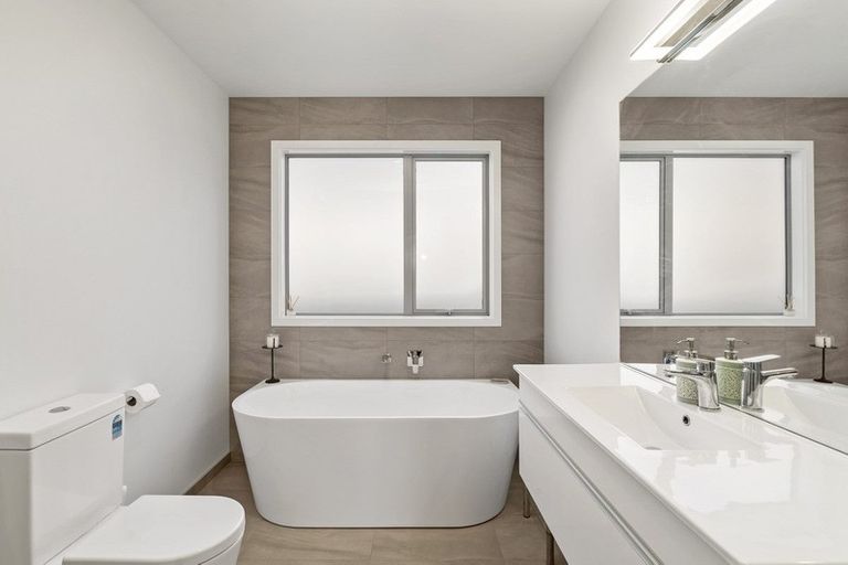 Photo of property in 3 Scurr Terrace, Wanaka, 9305