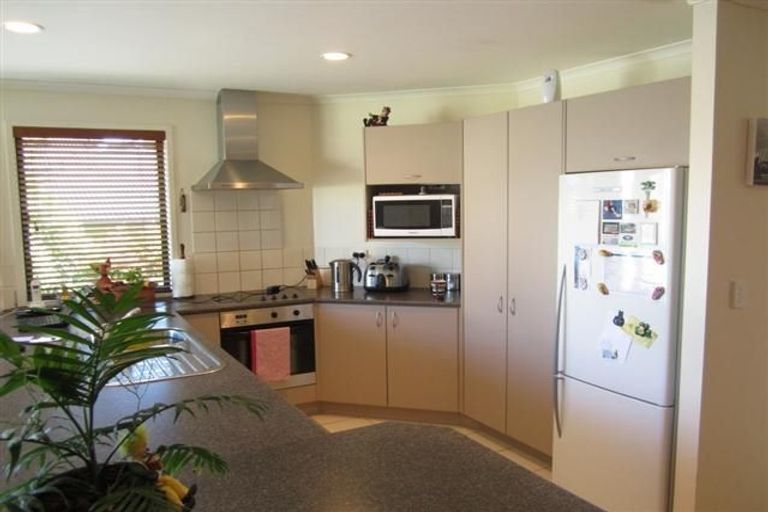 Photo of property in 38 Pitoitoi Avenue, Greenhithe, Auckland, 0632