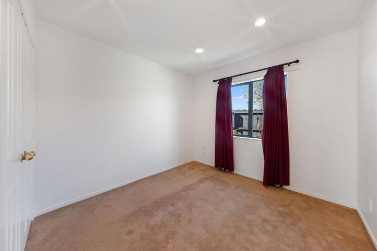 Photo of property in 1 Waylen Place, Burswood, Auckland, 2013