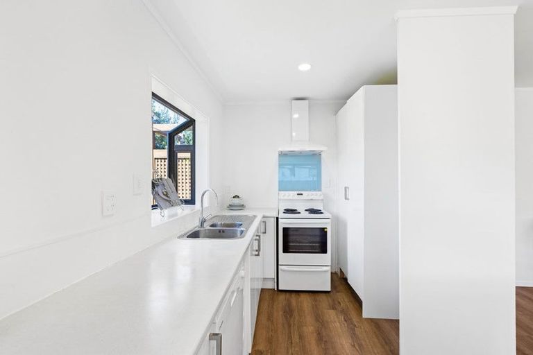 Photo of property in 45 Darren Crescent, Half Moon Bay, Auckland, 2012