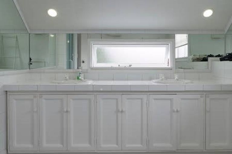 Photo of property in 1 Oakfield Street, Burnside, Christchurch, 8053