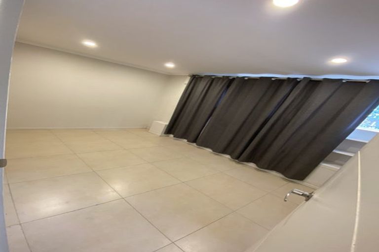 Photo of property in 86d Kelman Road, Kelston, Auckland, 0602