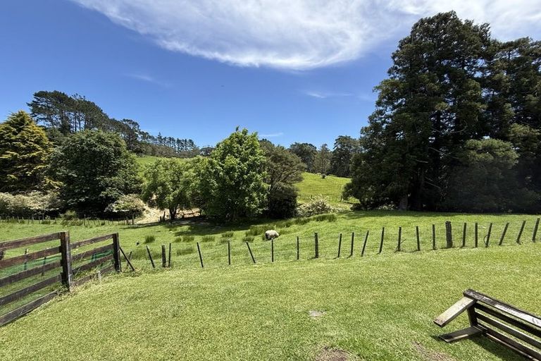 Photo of property in 57 Candia Road, Henderson Valley, Auckland, 0614