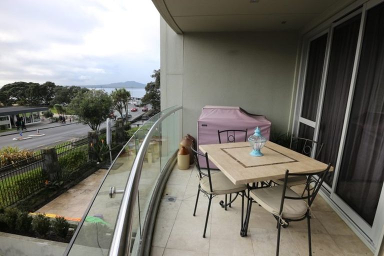 Photo of property in 1/7 The Promenade, Takapuna, Auckland, 0622