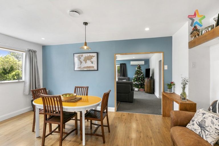 Photo of property in 22 Homedale Road, Wainuiomata, Lower Hutt, 5014