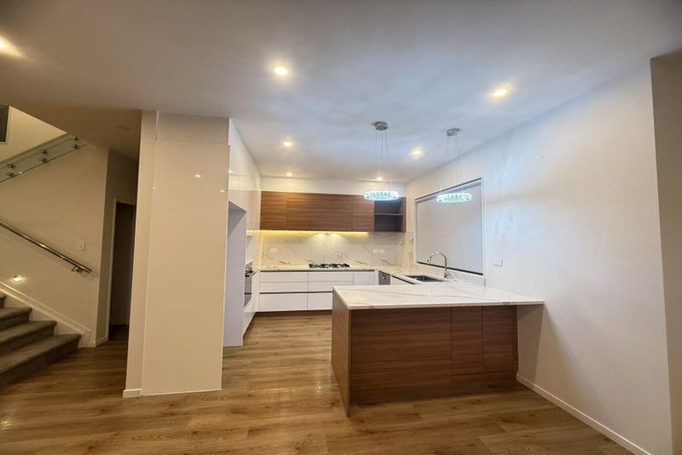 Photo of property in 142a Luckens Road, West Harbour, Auckland, 0618