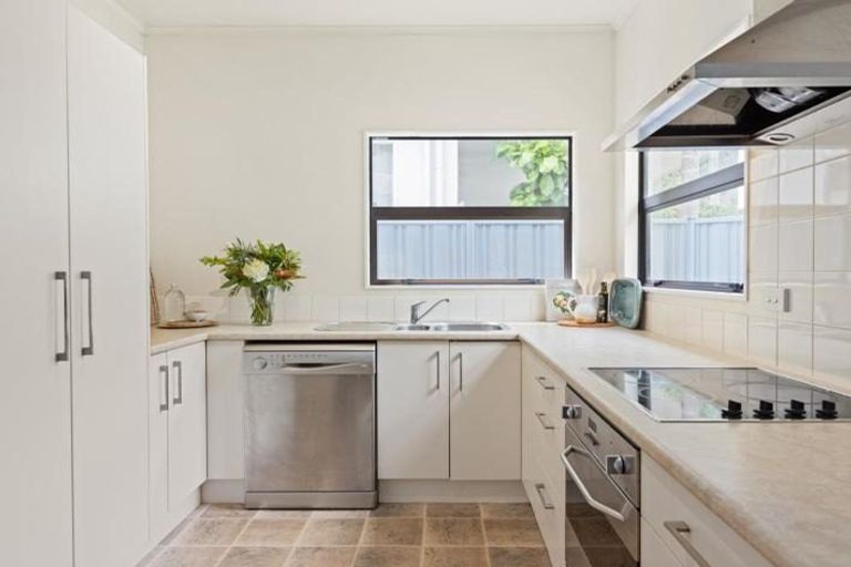 Photo of property in 153 Milton Road, Bluff Hill, Napier, 4110