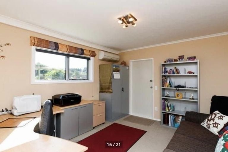 Photo of property in 95 Wikiriwhi Crescent, Awapuni, Palmerston North, 4412