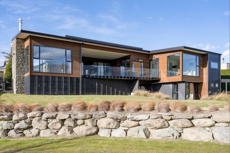 Photo of property in 3 Westview Road, Wanaka, 9305