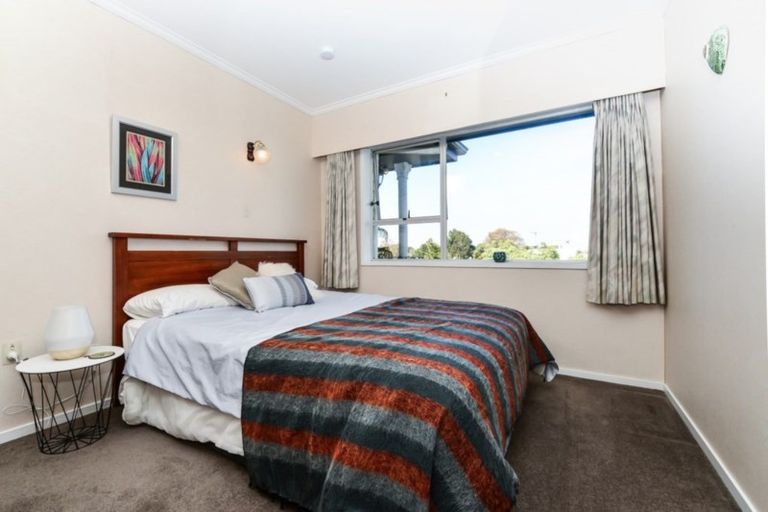 Photo of property in 18 Gilbass Avenue, Hamilton Lake, Hamilton, 3204