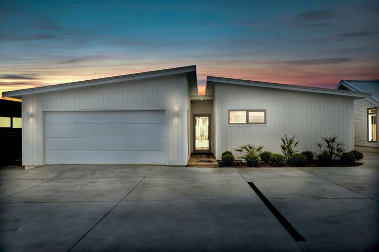 Photo of property in 7c Strandon Place, Strandon, New Plymouth, 4312