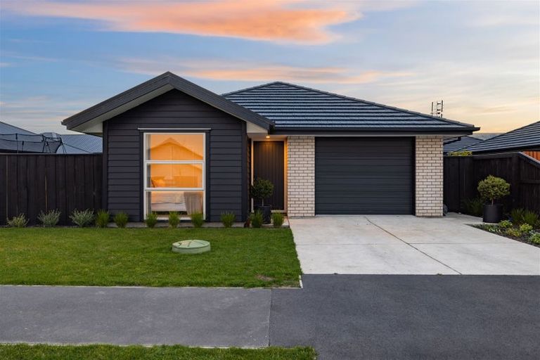 Photo of property in 39 Blue Jacket Drive, Halswell, Christchurch, 8025