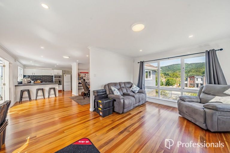 Photo of property in 9 Peel Place, Wainuiomata, Lower Hutt, 5014