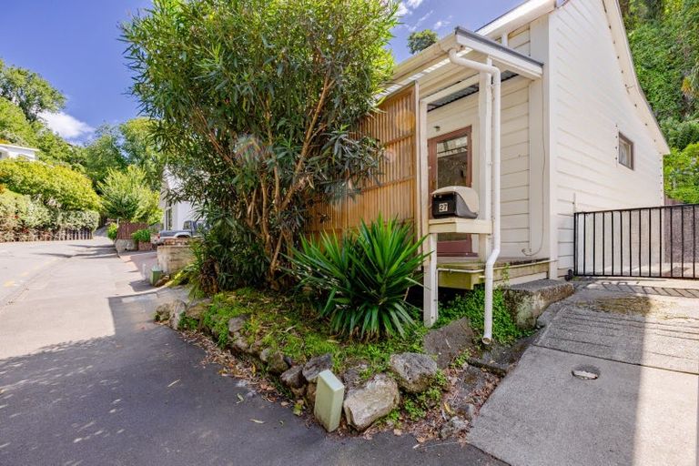 Photo of property in 27 Milton Road, Bluff Hill, Napier, 4110