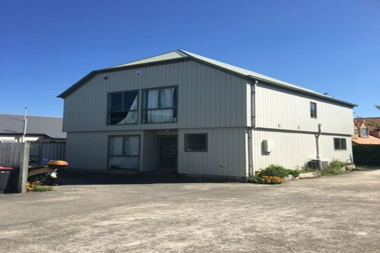 Photo of property in 114b Elizabeth Street, Riccarton, Christchurch, 8041