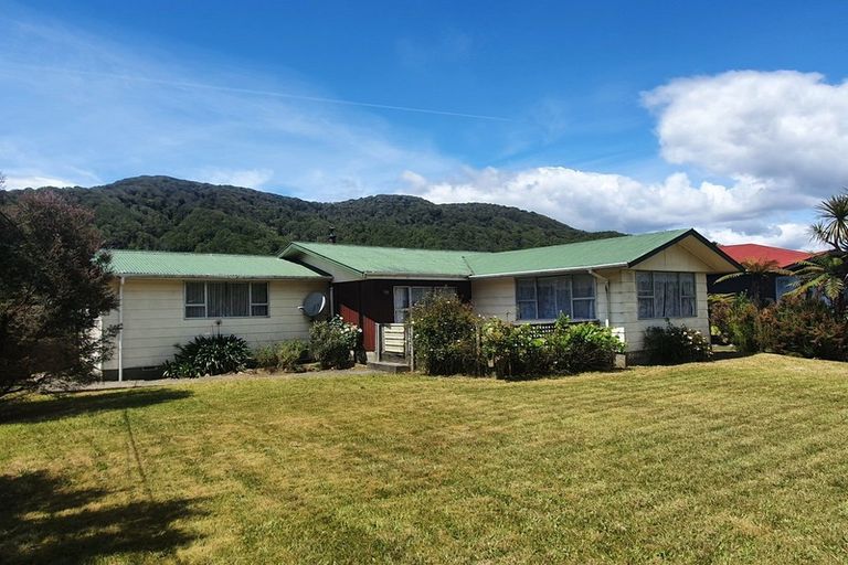 Photo of property in 25 Oxford Street, Taylorville, Greymouth, 7805