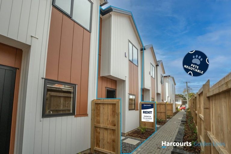 Photo of property in 3/4 Serjeant Street, Henderson, Auckland, 0612