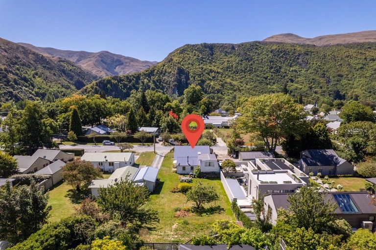 Photo of property in 16 Caernarvon Street, Arrowtown, 9302