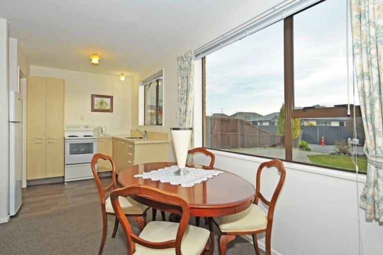 Photo of property in 2/20 Kirsten Place, Parklands, Christchurch, 8083