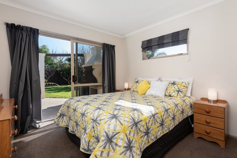 Photo of property in 10 Saint Kilda Place, Papamoa Beach, Papamoa, 3118