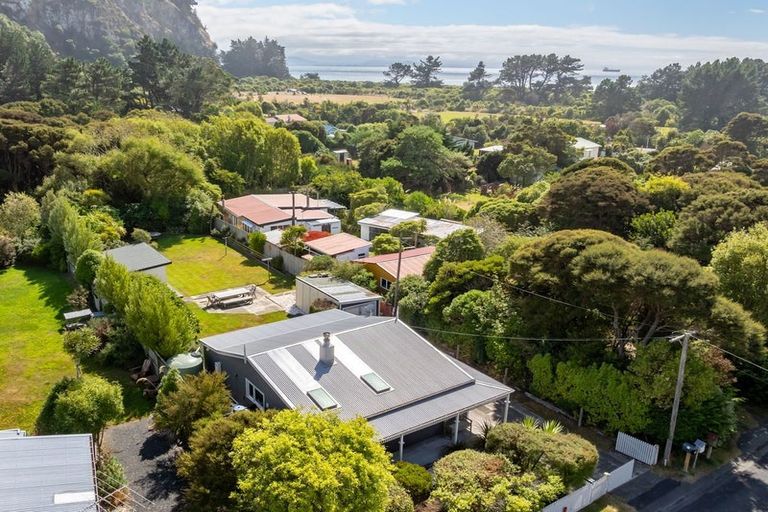 Photo of property in 33 Mihiwaka Road, Long Beach, Port Chalmers, 9081