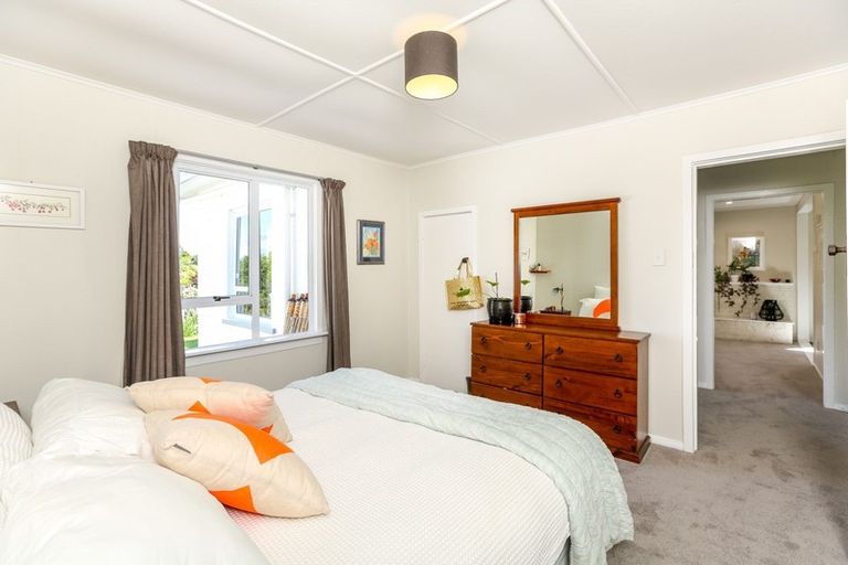 Photo of property in 16 Awanui Street, Merrilands, New Plymouth, 4312