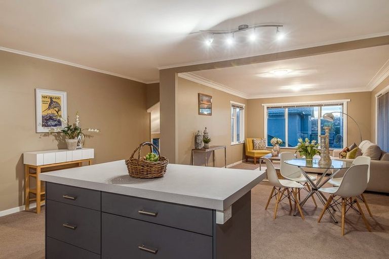 Photo of property in 1/16 Howard Road, Northcote, Auckland, 0627