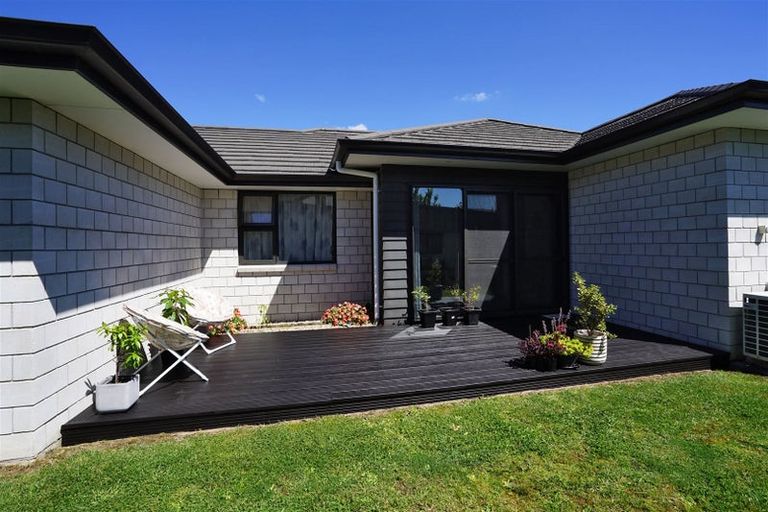 Photo of property in 2 Faber Place, Rototuna North, Hamilton, 3210