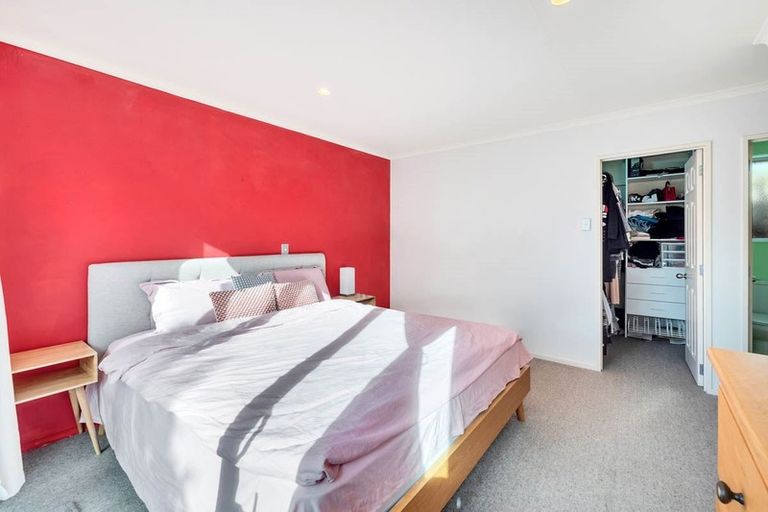 Photo of property in 20 View Ridge Drive, Ranui, Auckland, 0612