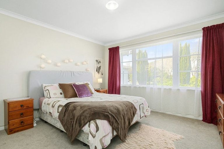 Photo of property in 3 Findlay Street, Tawa, Wellington, 5028