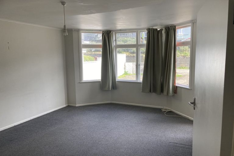 Photo of property in 87 Queens Drive, Lyall Bay, Wellington, 6022