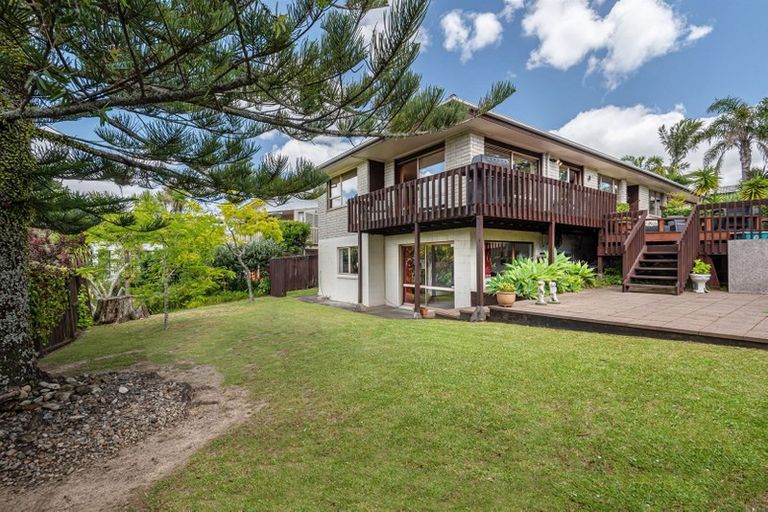 Photo of property in 90 Glencoe Road, Browns Bay, Auckland, 0630
