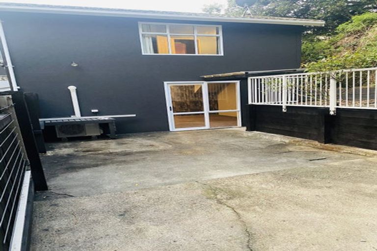 Photo of property in 22 Grays Road, Plimmerton, Porirua, 5026