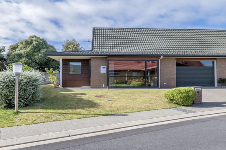 Photo of property in Rangeview Villas, 49/9 Fuller Close, Levin, 5510