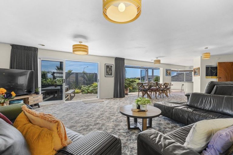 Photo of property in 8 Chatswood Grove, Fitzroy, New Plymouth, 4312