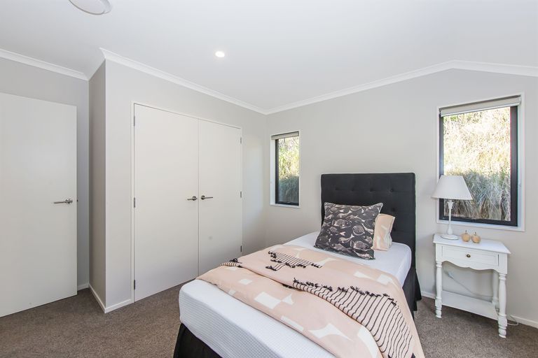 Photo of property in 73 Madison Terrace, Silverdale, 0932