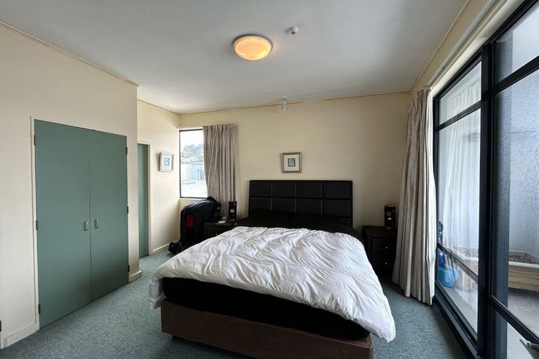 Photo of property in 17 Kent Terrace - Kent Apartments, 5b/16 Kent Terrace, Mount Victoria, Wellington, 6011