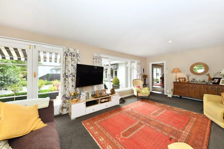 Photo of property in 19 Middlepark Road, Sockburn, Christchurch, 8042