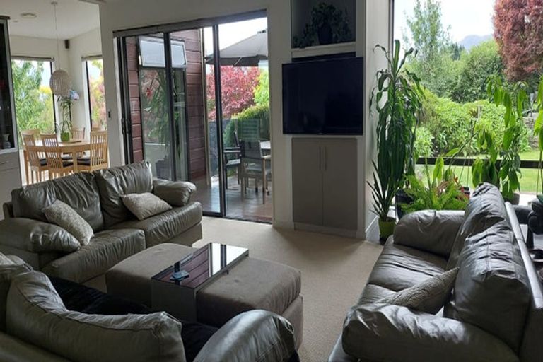 Photo of property in 9 Fastness Crescent, Wanaka, 9305