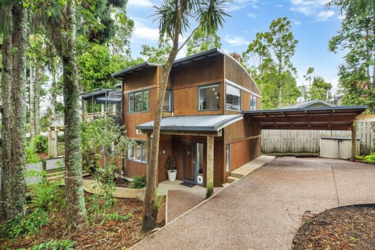 Photo of property in 220 Woodlands Park Road, Titirangi, Auckland, 0604