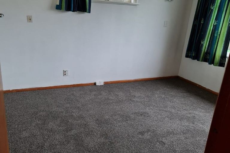 Photo of property in 70 Broderick Road, Johnsonville, Wellington, 6037