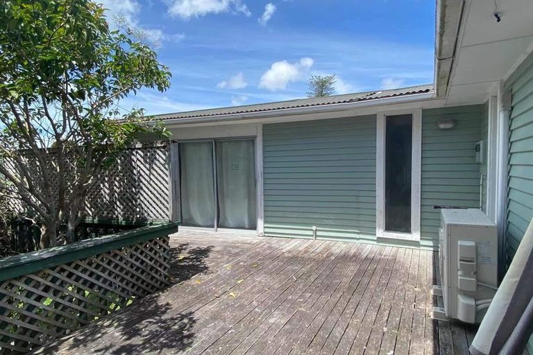 Photo of property in 34 Woodside Avenue, Northcote, Auckland, 0627