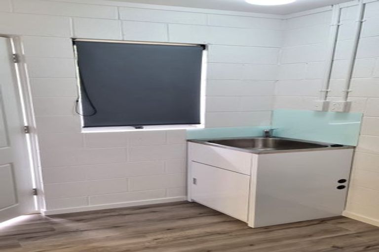 Photo of property in 1/15a Oates Road, Glen Eden, Auckland, 0602