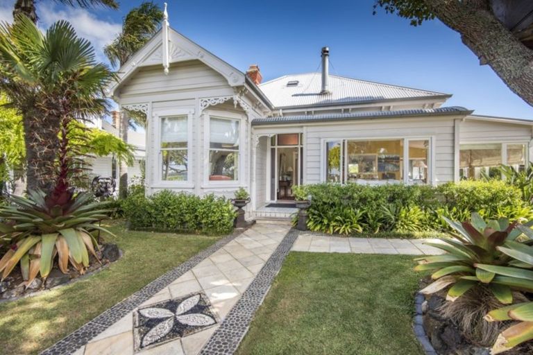 Photo of property in 43 King Edward Parade, Devonport, Auckland, 0624