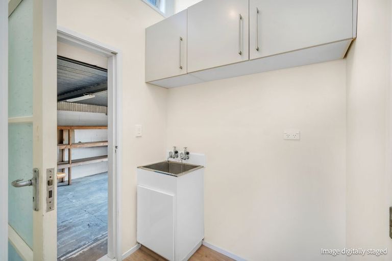 Photo of property in 2/24 Neal Avenue, Glenfield, Auckland, 0629
