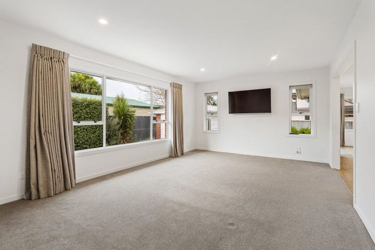 Photo of property in 6 Manor Place, Bryndwr, Christchurch, 8053