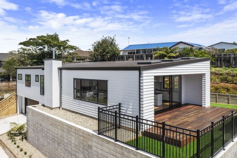 Photo of property in 7b Montrose Place, Highlands Park, New Plymouth, 4312