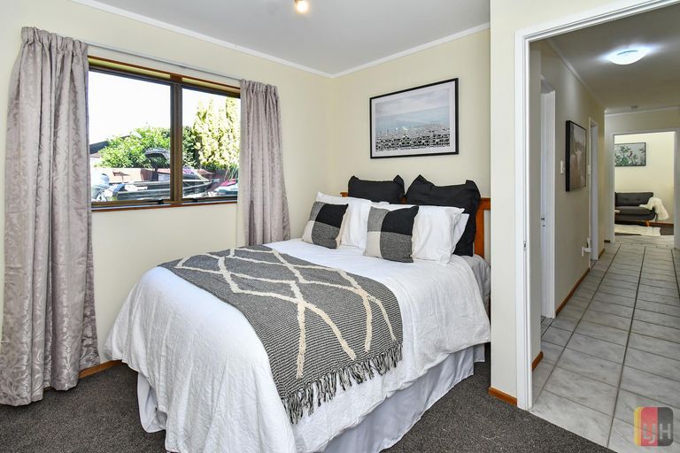 Photo of property in 74 Walter Strevens Drive, Conifer Grove, Takanini, 2112