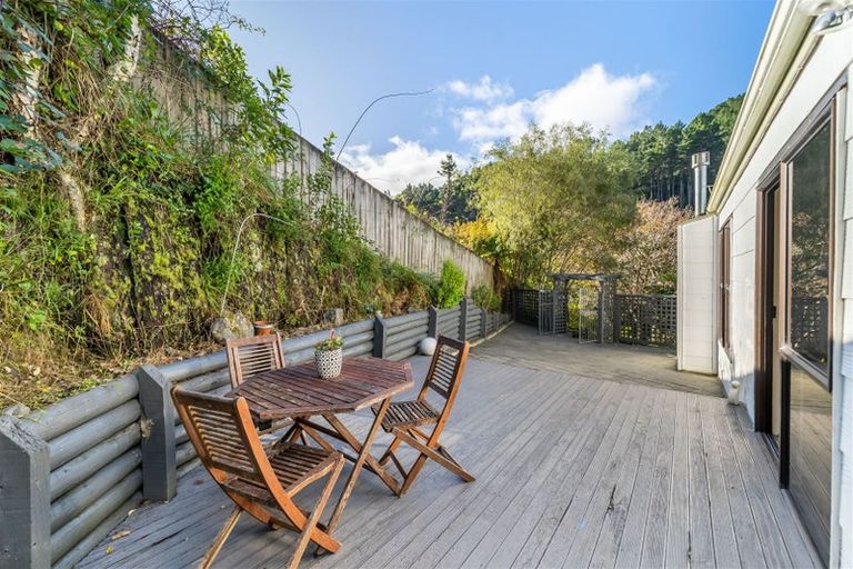 Photo of property in 32 Elmslie Road, Pinehaven, Upper Hutt, 5019